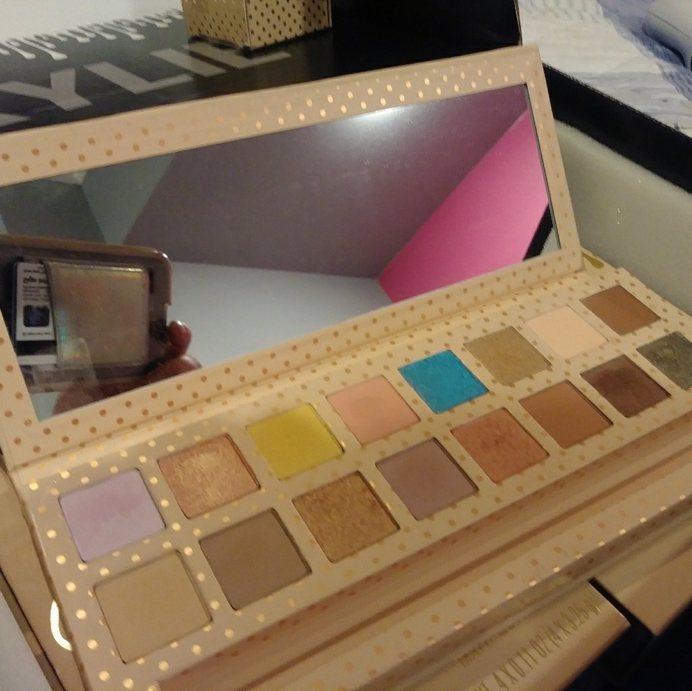Kylie Cosmetics Vacation collection - Picture 3 of 8